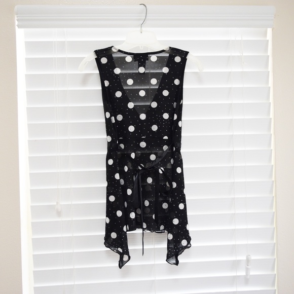 Tank Sheer Hot Tempered size Medium 🌺 3/$15 - Picture 2 of 2